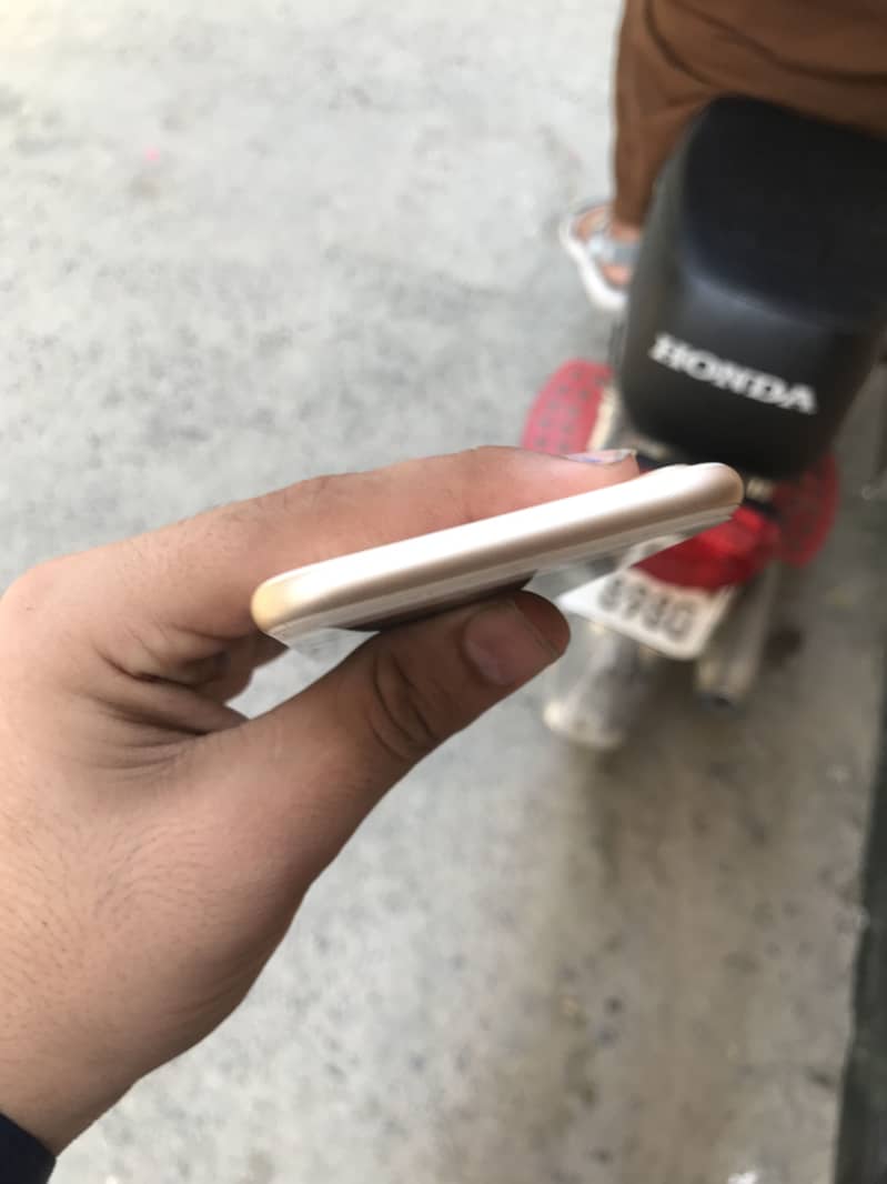 Apple iPhone 7 2