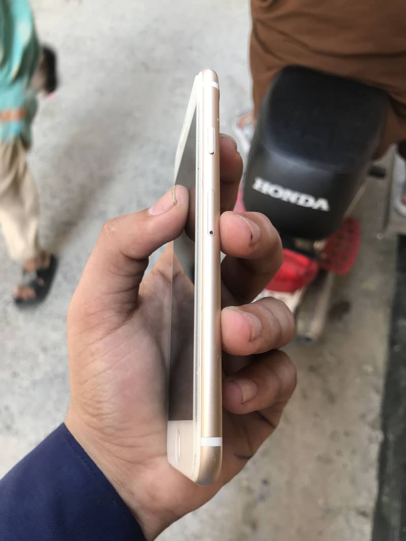 Apple iPhone 7 3