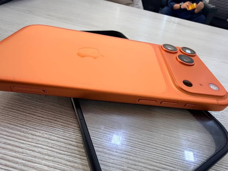 Apple iPhone 17 Pro Max 6