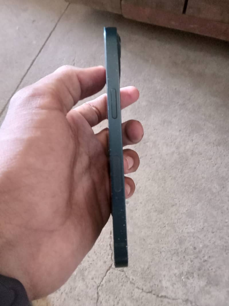 Apple iPhone 13 2