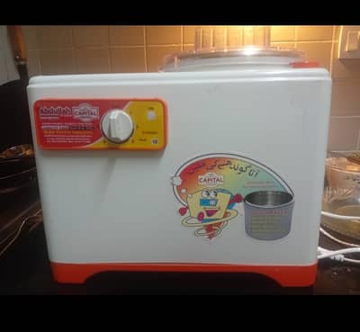 Dough kneader