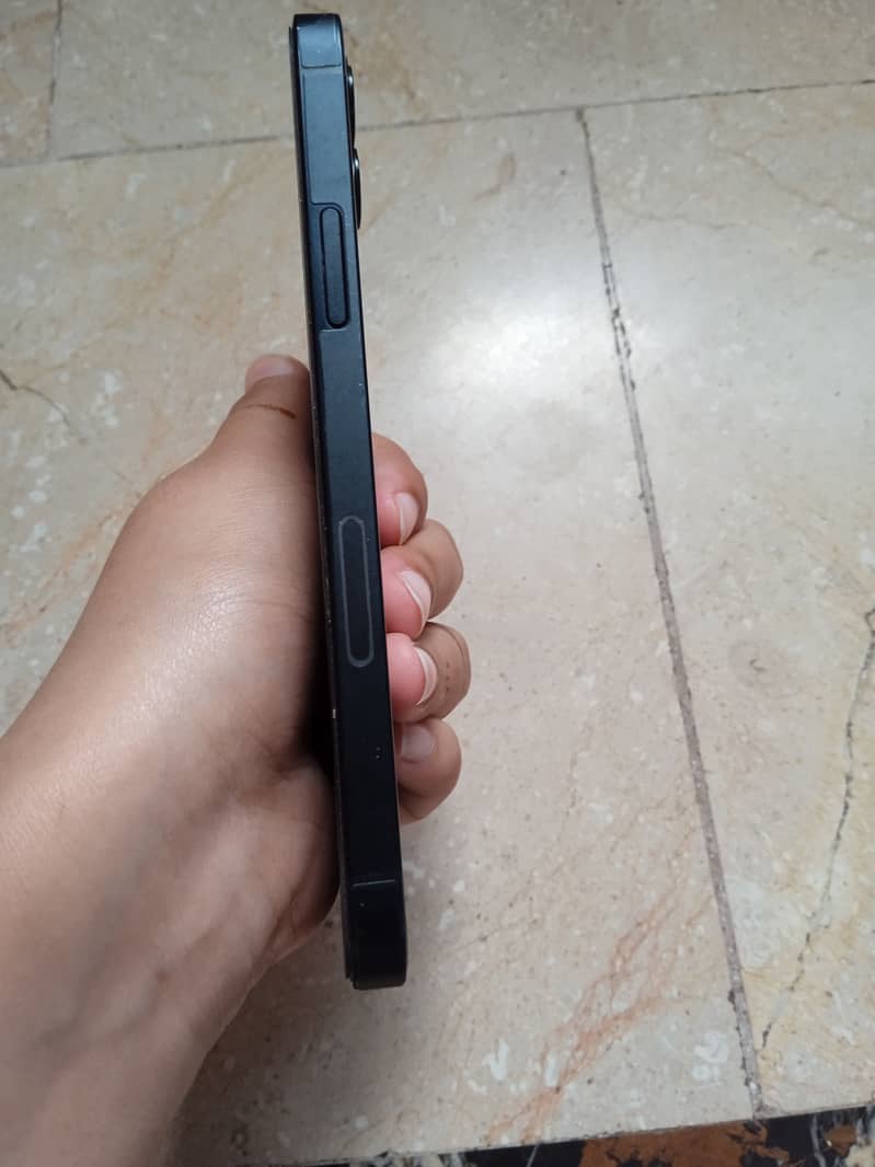 Apple iPhone 12 3