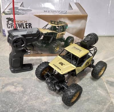 REMOTE CONTROL ROCK CRAWLER SMOKE CAR RECHARGEABLE (IMPORTED) NEW