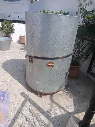 Drum for wheat . capacity 16 to 18 mann. .
