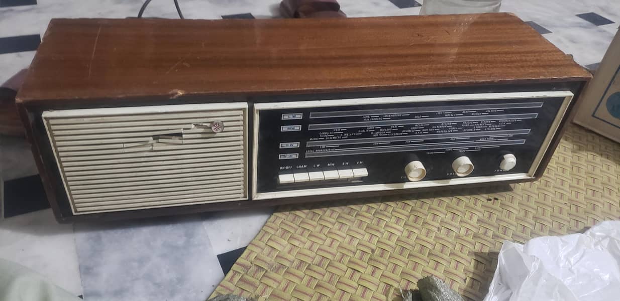 Radio pye 2