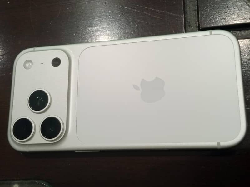 Apple iPhone 17 Pro 2