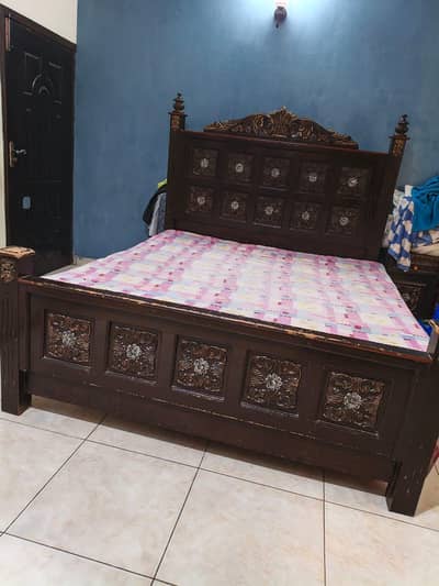 bed with 2 side tabel no damage only paint hony wala ha