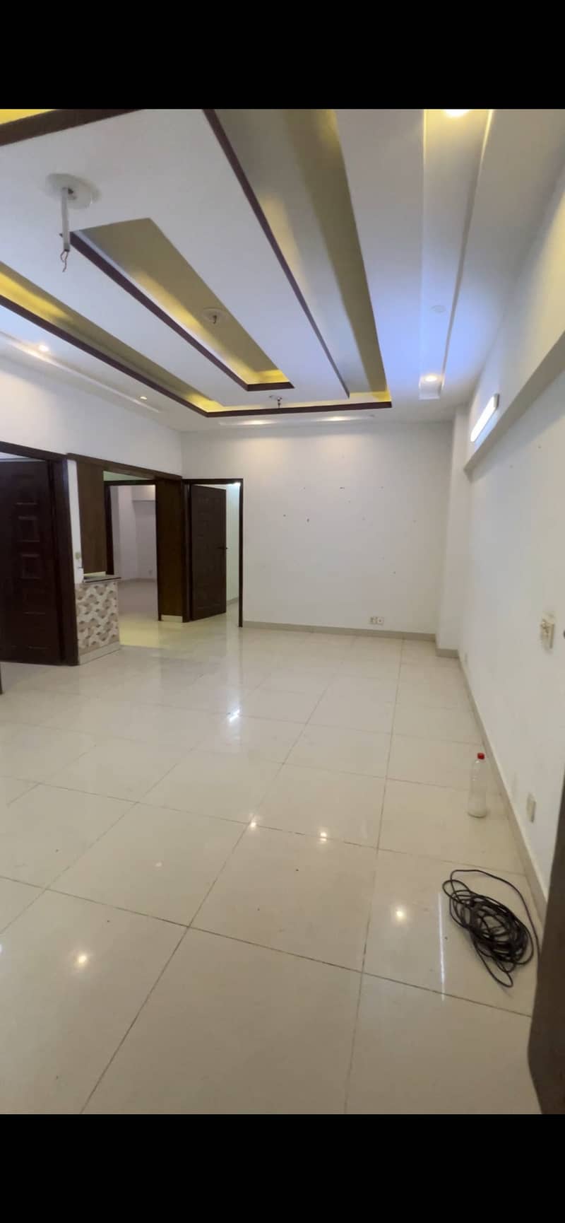 WELL MAINTAINED FLAT LIKE NEW 0