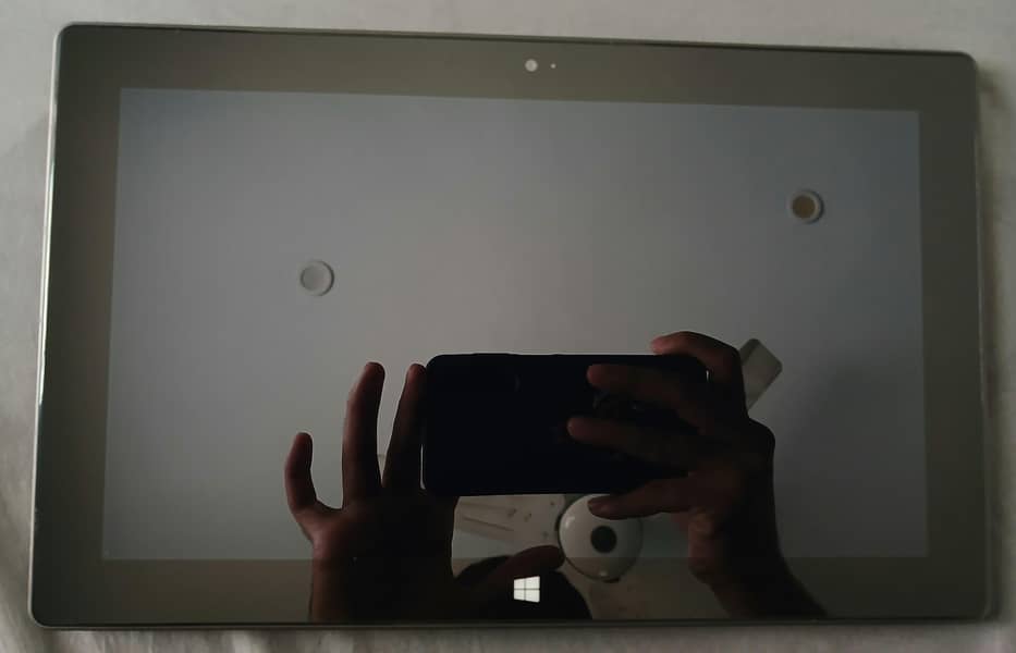 Microsoft Surface RT (Window Tablet) 2
