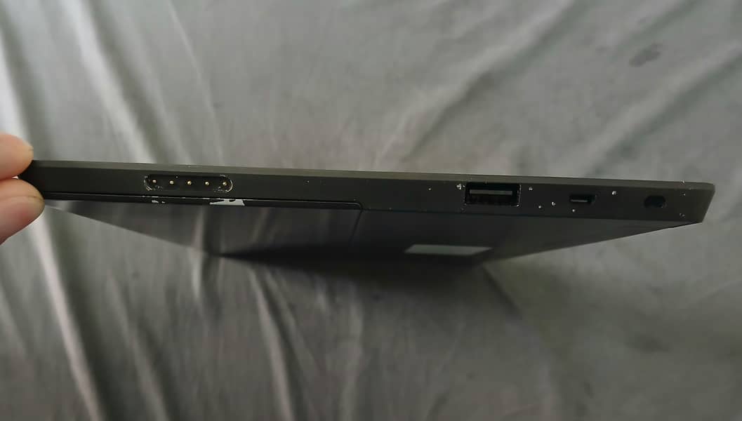 Microsoft Surface RT (Window Tablet) 4