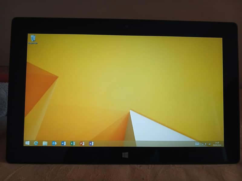 Microsoft Surface RT (Window Tablet) 7