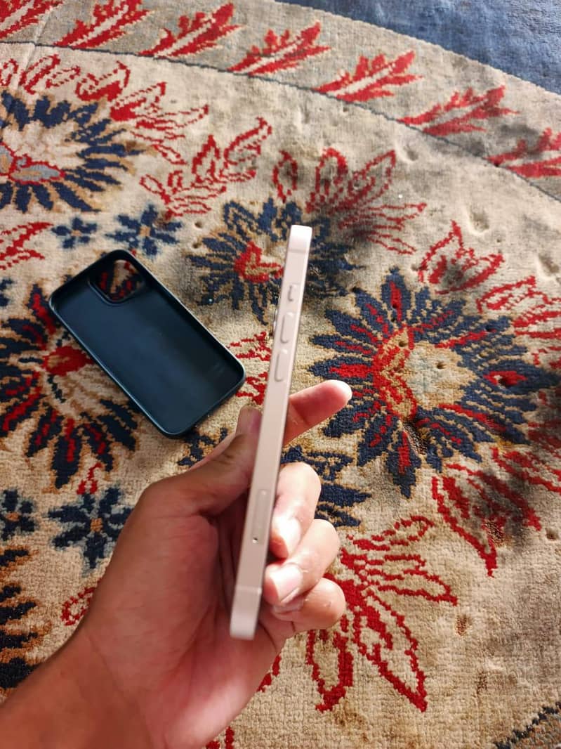Apple iPhone 13 1