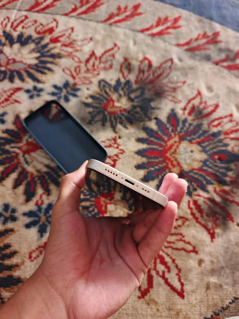 Apple iPhone 13 2