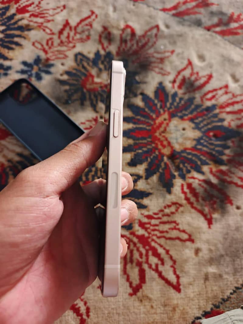 Apple iPhone 13 4