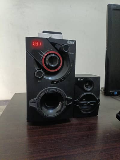 Eon Speakers (9/10) Condition