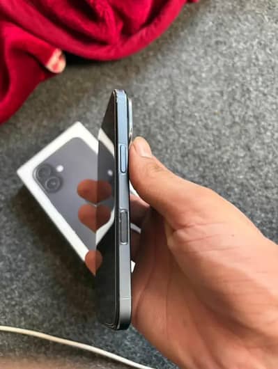 Apple iPhone 16