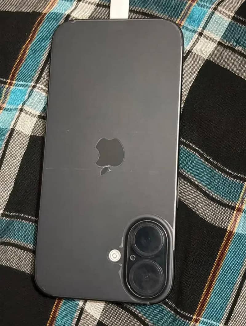 Apple iPhone 16 2