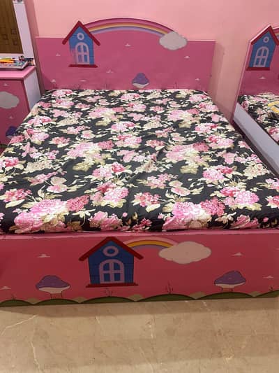 2 beds and dressing with mirror