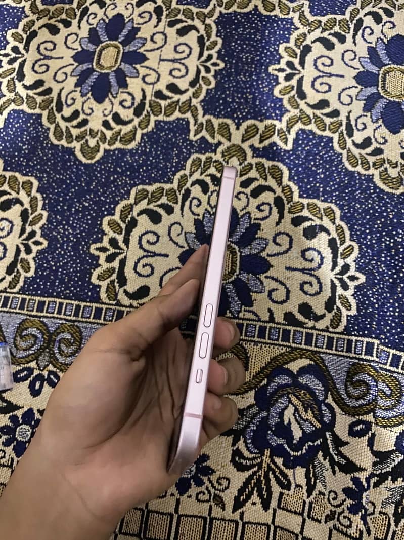 Apple iPhone 15 plus 4