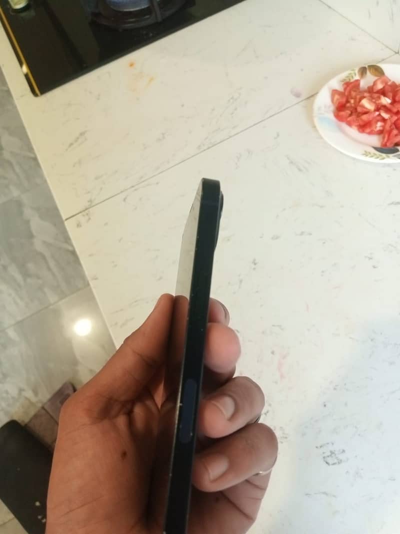 Apple iPhone 13 2