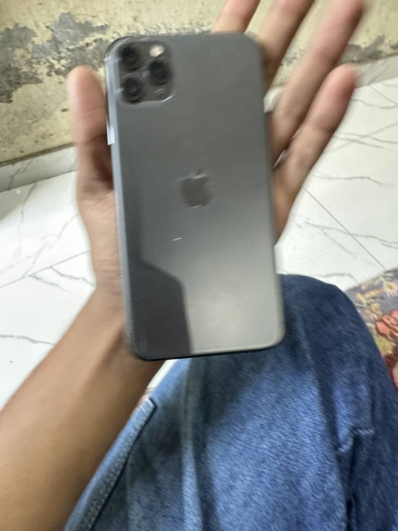 Apple iPhone 11 Pro Max 2