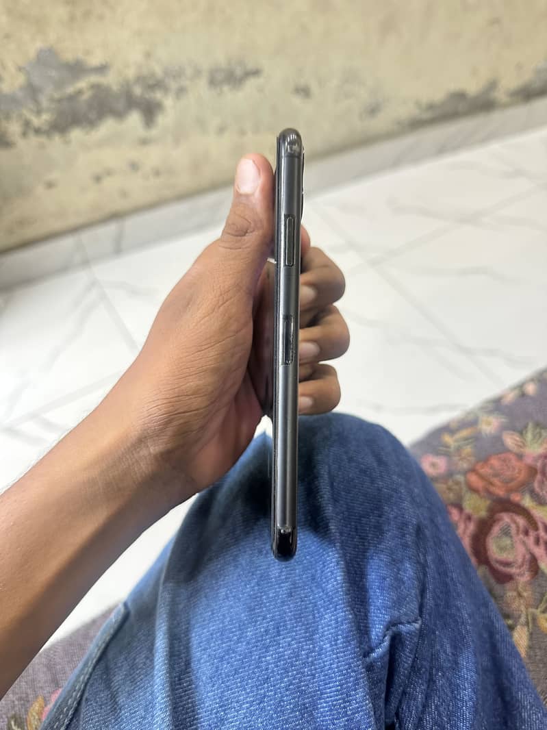Apple iPhone 11 Pro Max 3