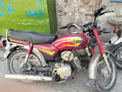 Yamaha 100 Excellence 10/10 - Neat and Clean - Urgent Sale
