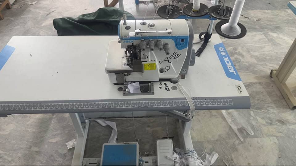 Jack Overlock Machine E4S 1