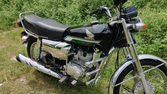 Honda 125 self start bike very good condition urgent cell 03449549791