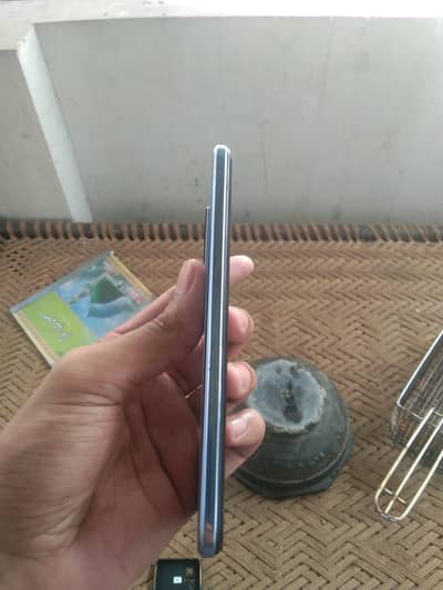 Vivo V21