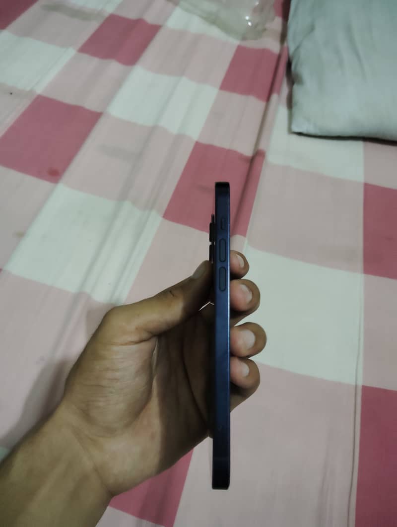 Apple iPhone 12 3