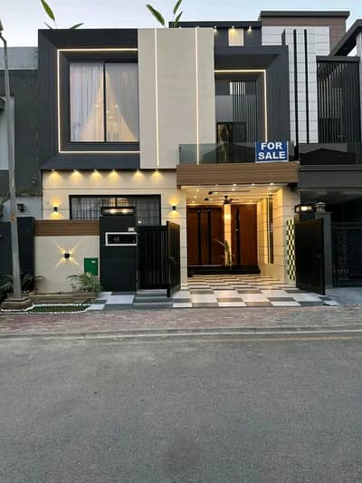 5 Marla Luxury House is Available for Rent in Bahria Town Lahore