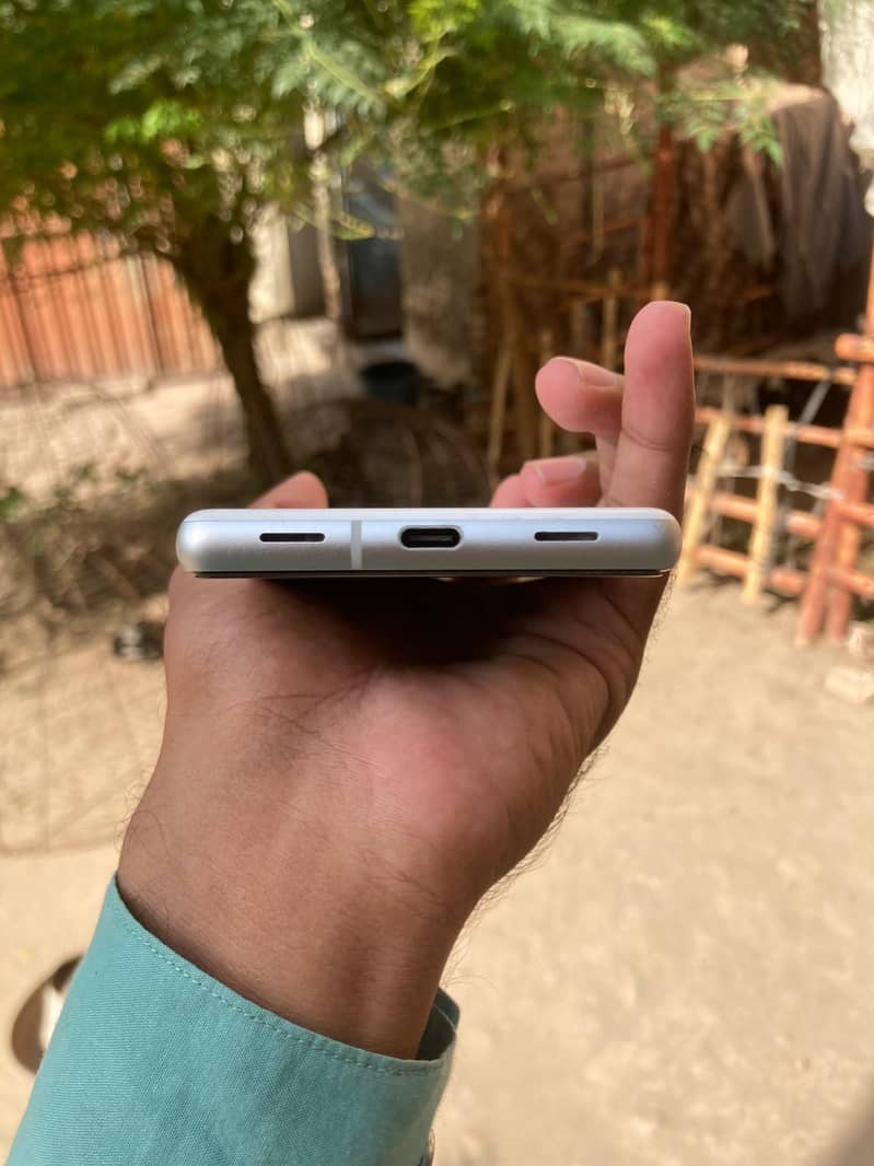 Google Pixel 7a 2