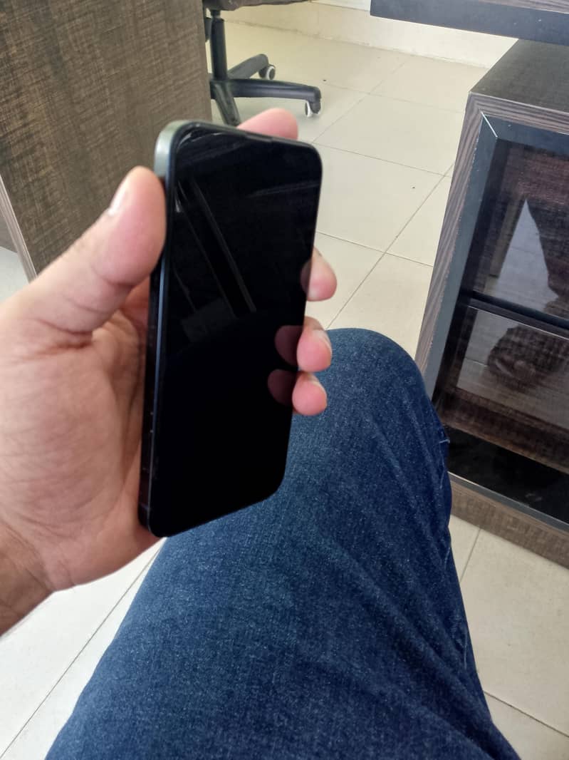 Apple iPhone 13 4