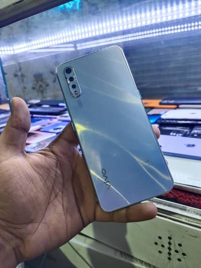 vivo s1 ha 8GB 256GB finger of penal me shad baqi all ok