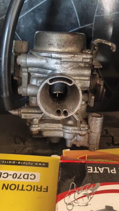 Suzuki 1-Ton Carburetor
