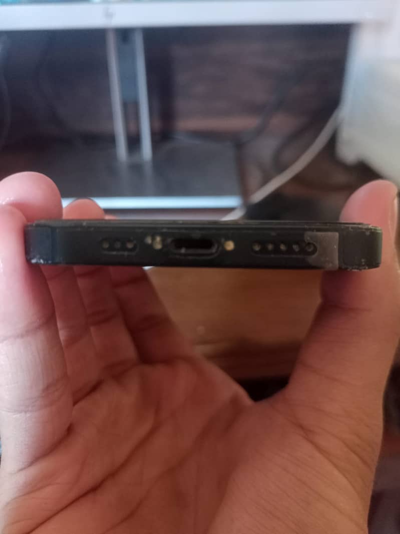Apple iPhone 14 4