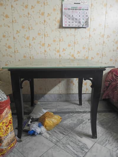 dining table for sale 9/10 condition
