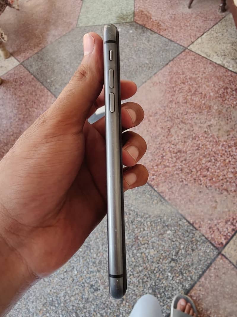 Apple iPhone 11 3