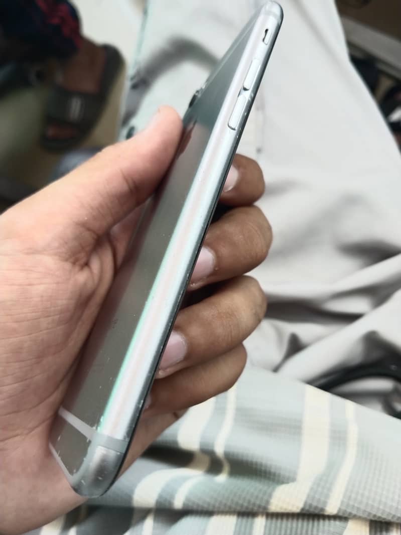 Apple iPhone 6S 1