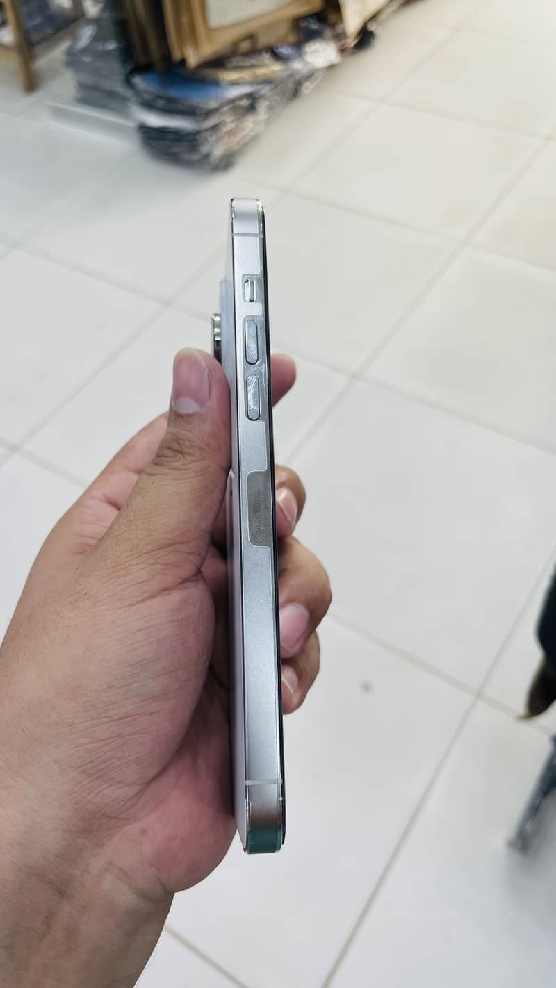 Apple iPhone 14 Pro Max 0