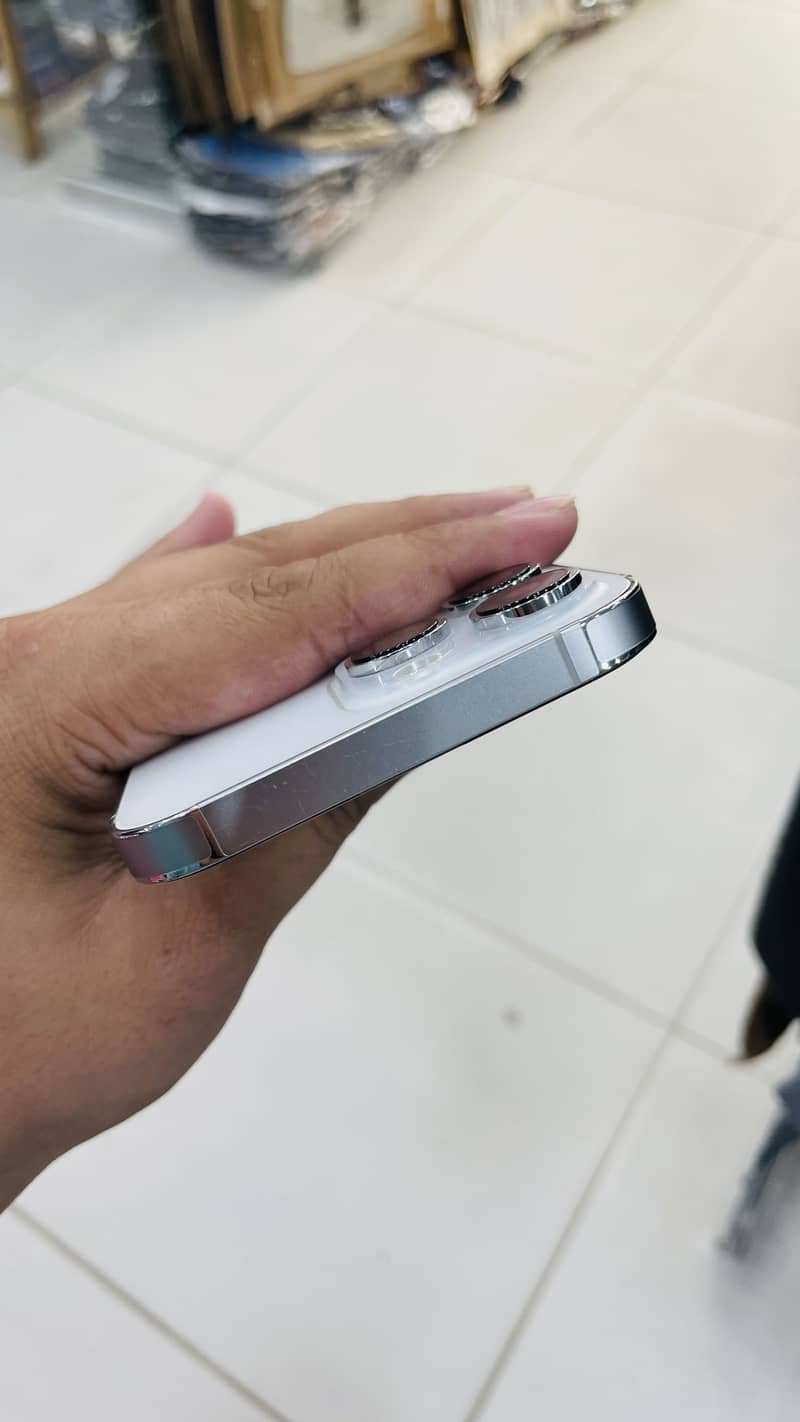 Apple iPhone 14 Pro Max 1