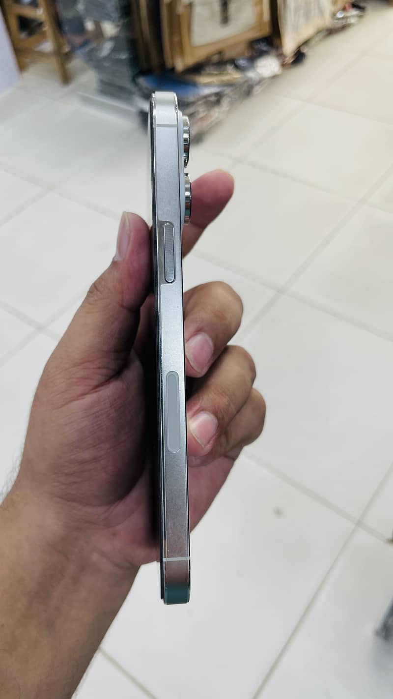 Apple iPhone 14 Pro Max 3