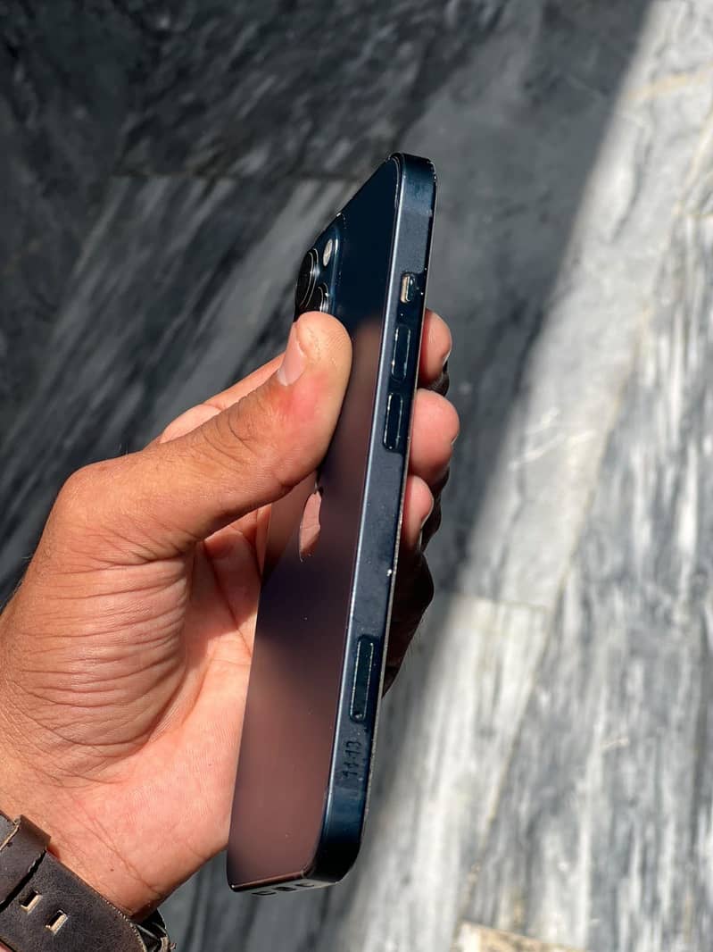 Apple iPhone 13 2