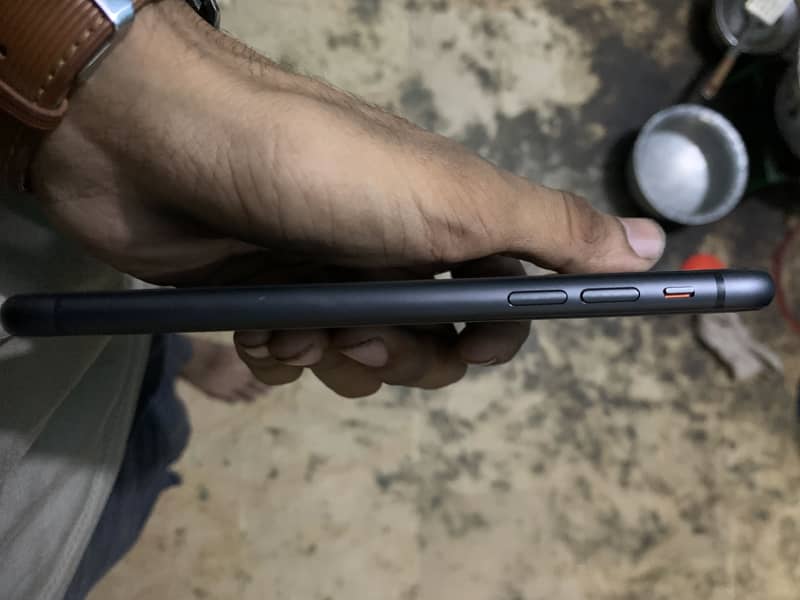 Apple iPhone 11 3