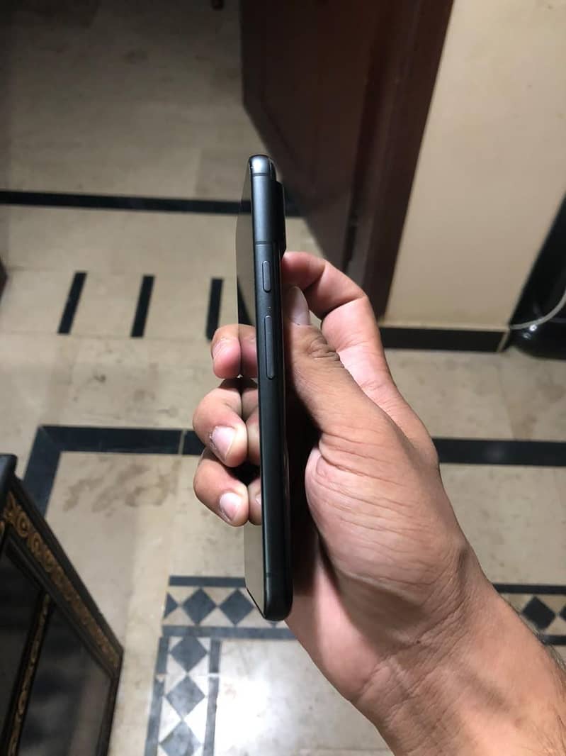 Google Pixel 8 4