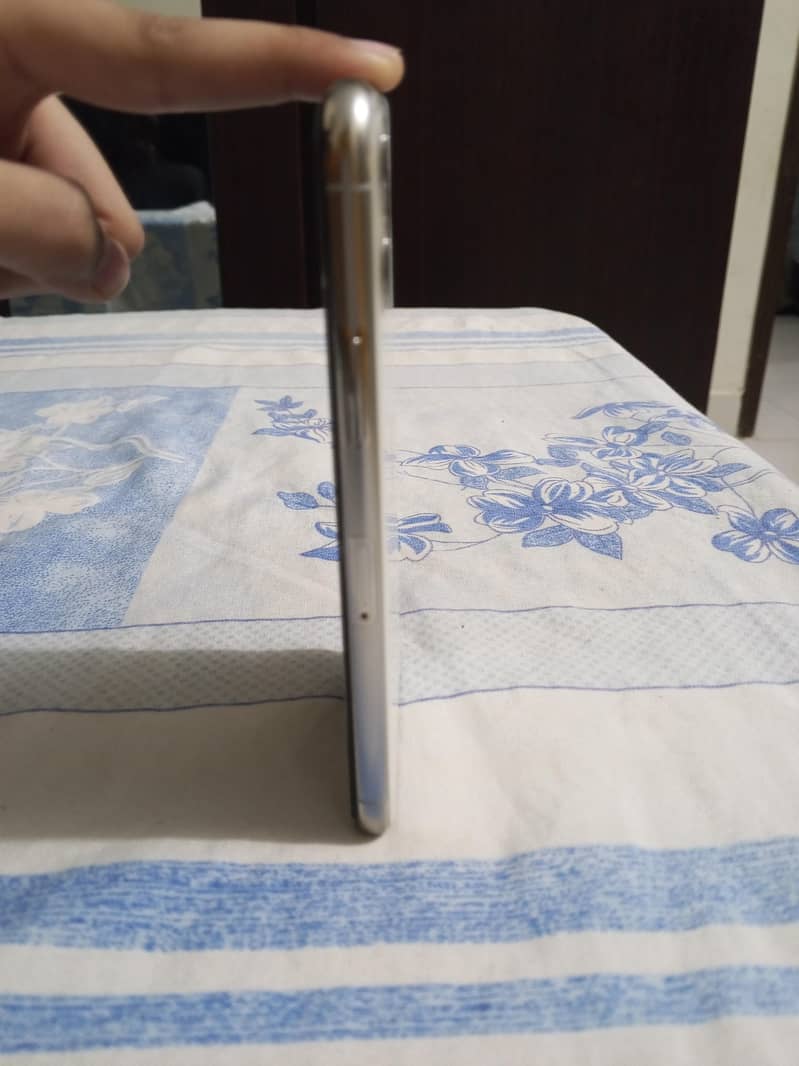 Apple iPhone 11 Pro 2