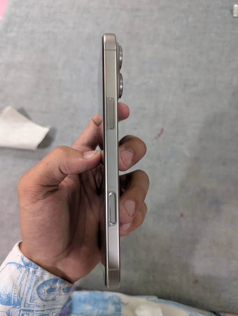 Apple iPhone 16 Pro Max 3