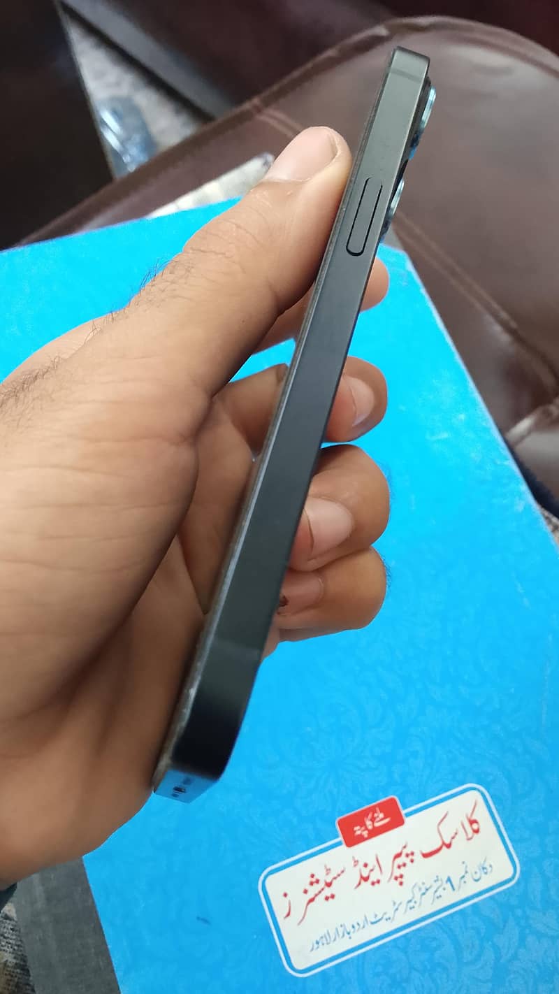 Apple iPhone 13 2