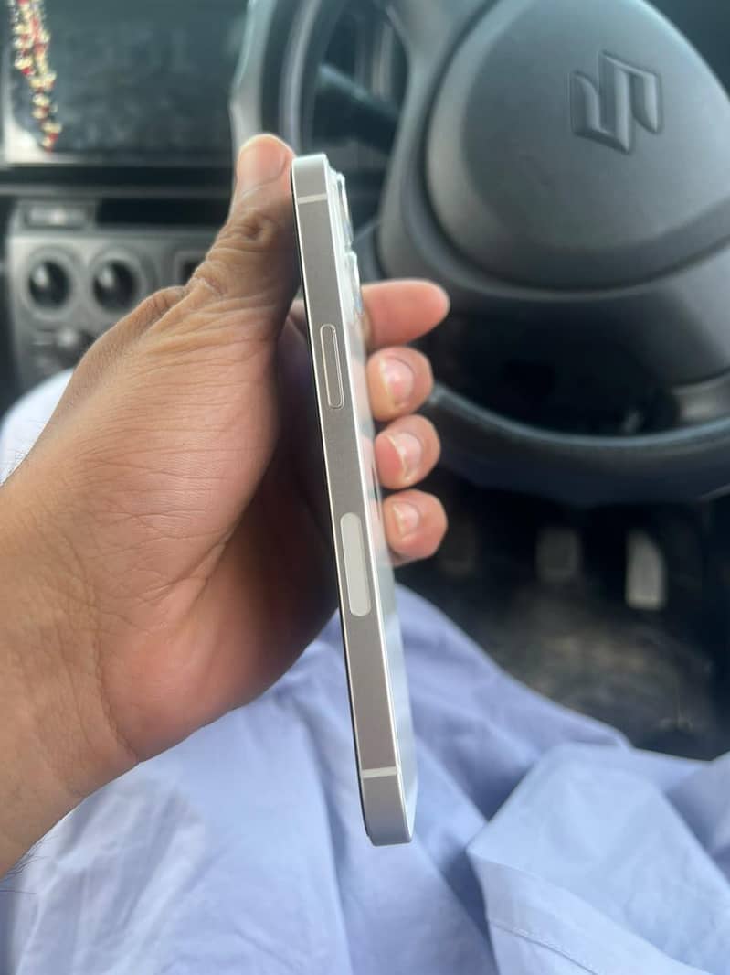 iPhone 13 3